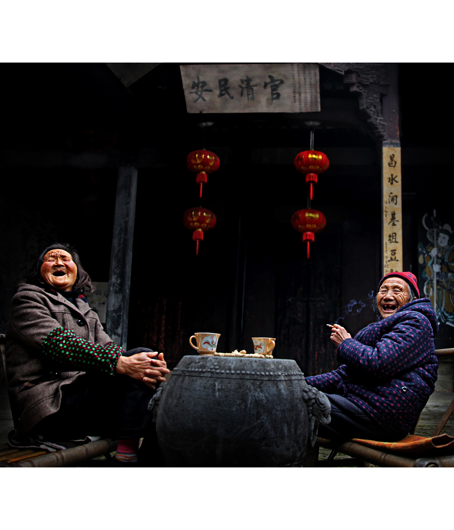 昌溪.800年周氏宗祠.守祠堂的老人